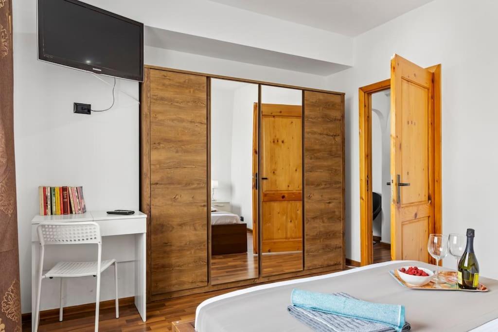 Bamboo Ultra Central Apartment Bucarest Esterno foto